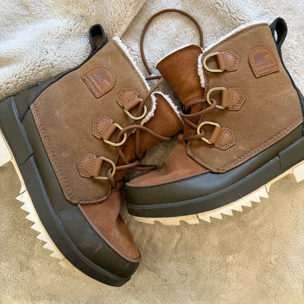 Sorel Tivoli IV Waterproof winter boots size 8